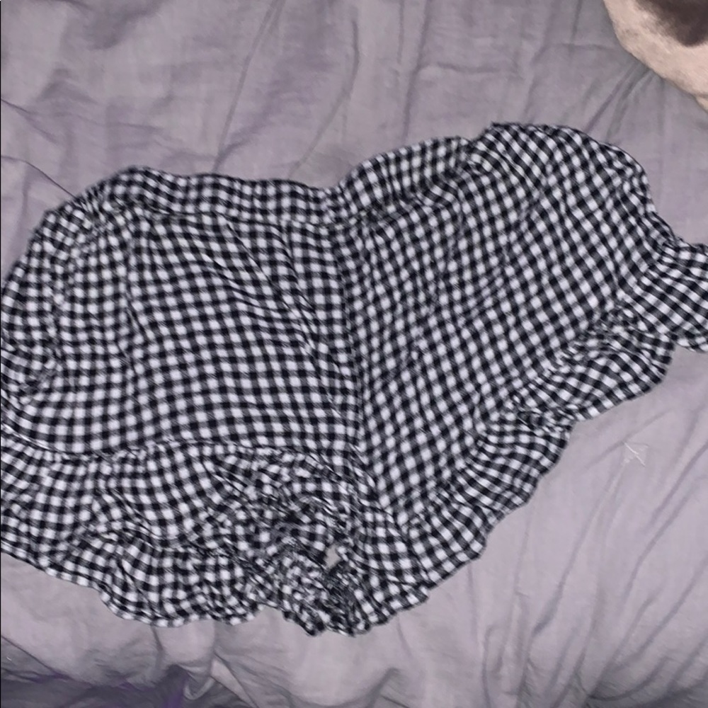 Billabong Black and white shorts